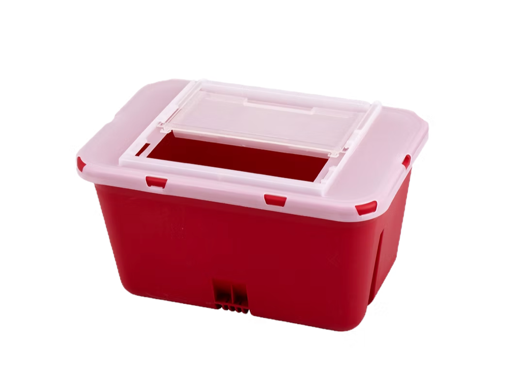 SCS-01G / SCS-02G – 1 Gallon Sharp Container | Labs Choice SCS-01G/SCS-02G Sharp Containers are 1-gallon sharps disposal containers featuring large horizontal openings designed to accommodate larger syringes. The sliding cap provides temporary and final closure, while the design allows use on countertops or wall-mounted installations. | Labs Choice